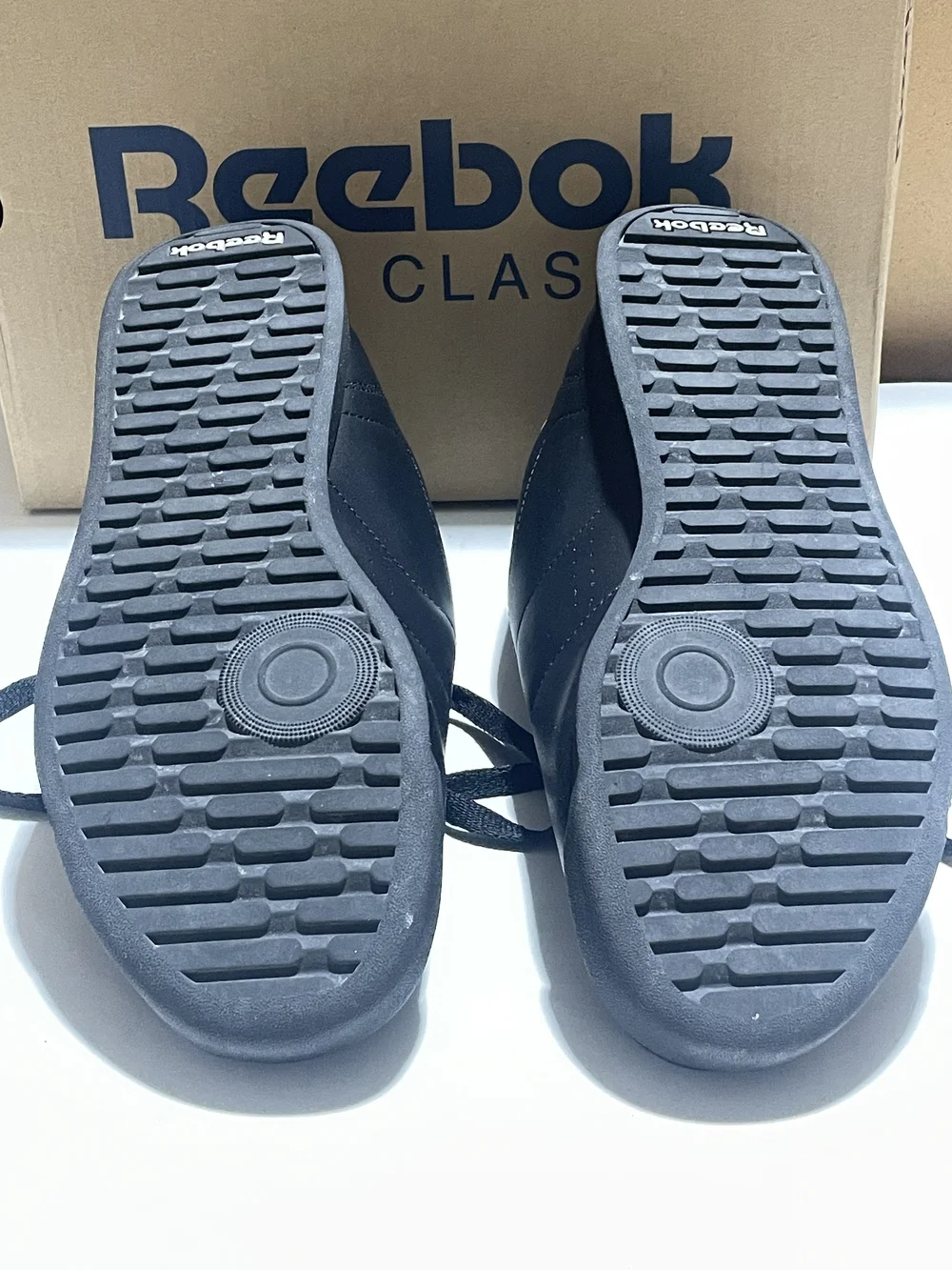 Reebok Classic Princess Womens Black Leather Sneakers Size 10